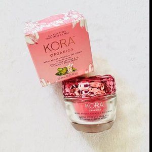 KORA Organics. Berry Bright Vitamin C Eye Cream - 15 ml.